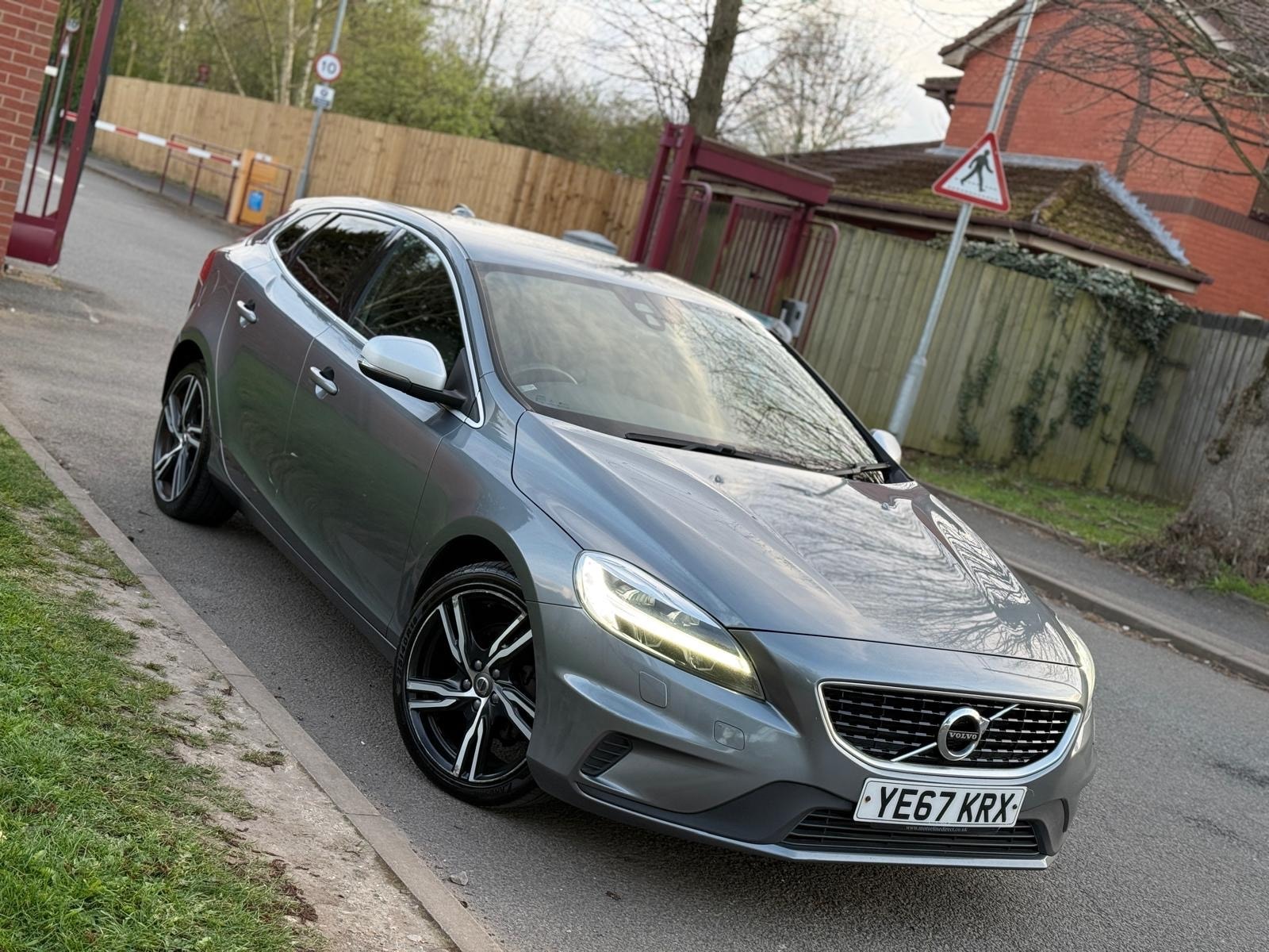 2017 Volvo V40 R-Design Pro